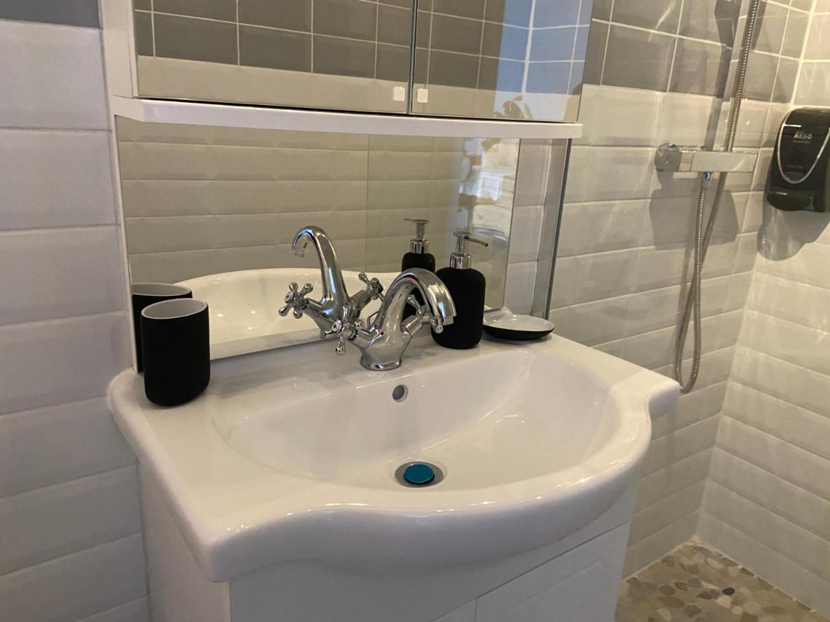 Esprit Etape Bed & Breakfast Saint-Barthélemy-de-Vals Exterior photo